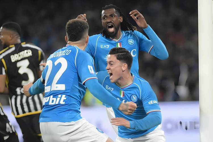 意甲强弱对话！萨索洛主场迎战那不勒斯，中游队能否阻击争冠豪强？