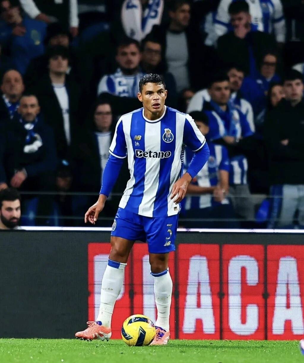 7天2冠全丢太扎心！62岁穆帅又喊“最好的队输了”，本菲卡崩了